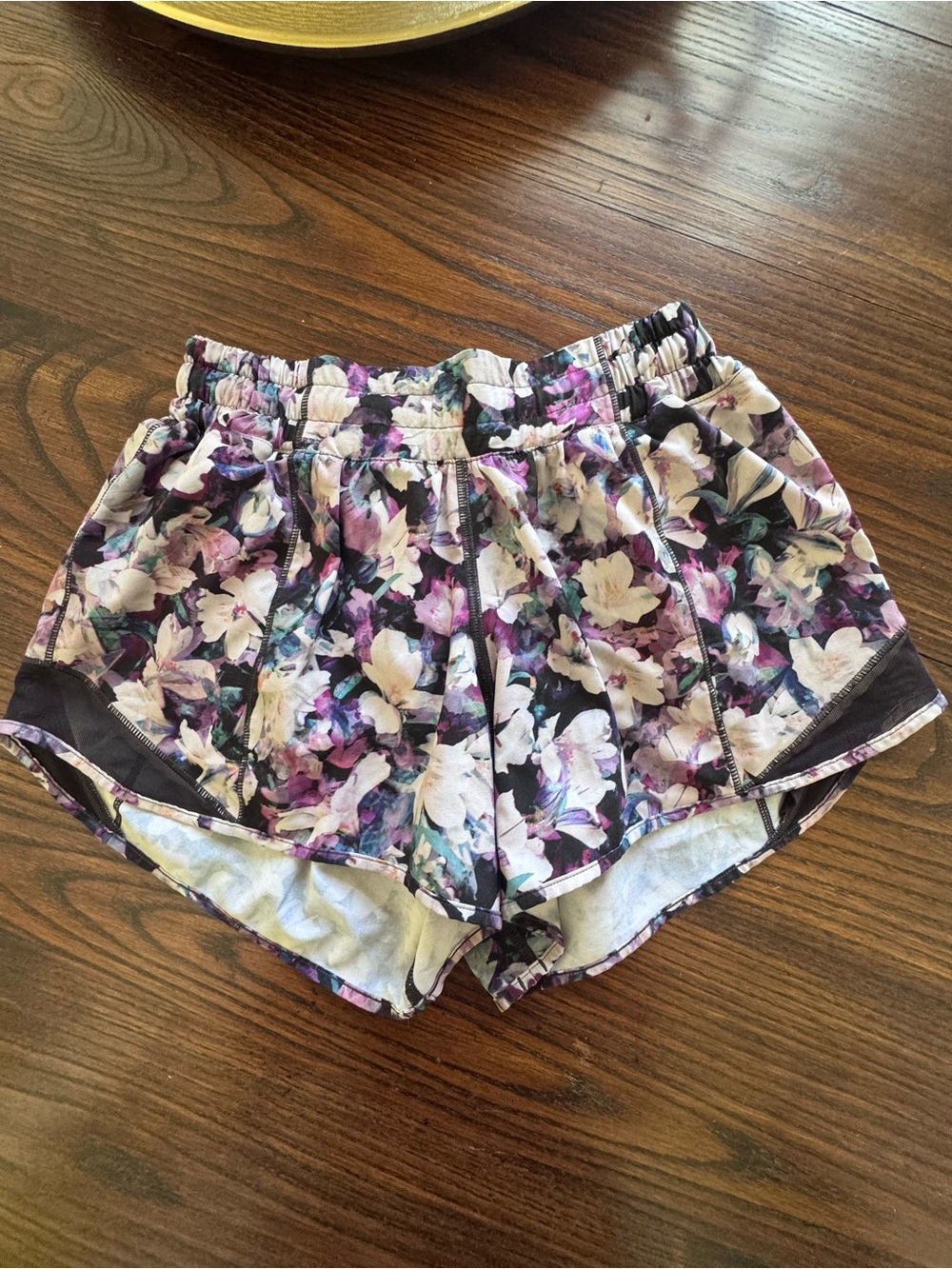 Lululemon Hotty Hot shorts size 4 Floral print low rise